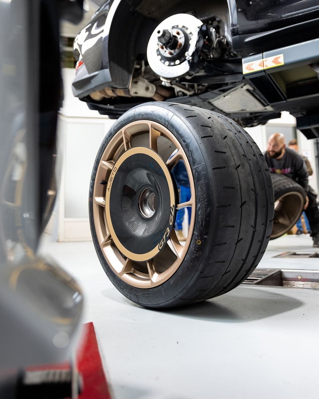 Gold Leaf │ CARBON FIBER AERO DISCS for Porsche 911 GT3 RS (992.2) - MAG wheels