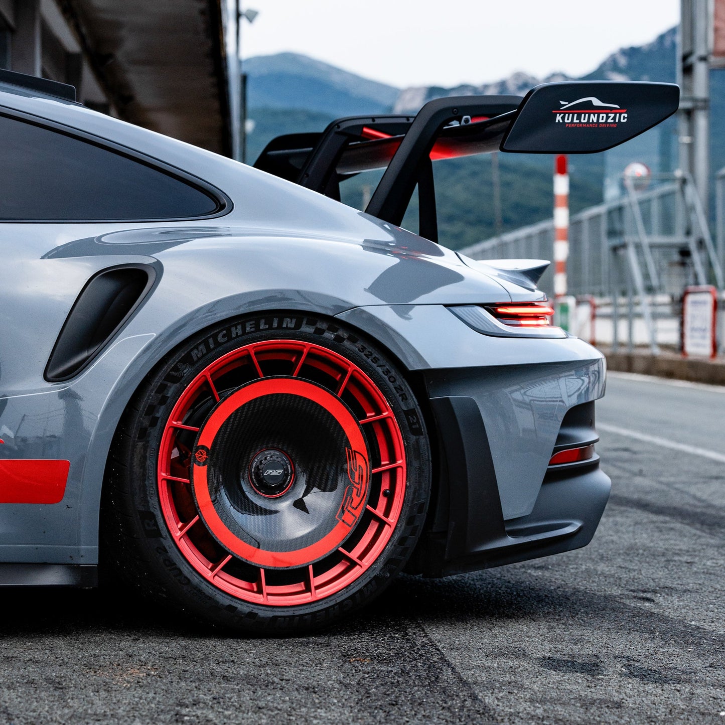 Gold Leaf │ CARBON FIBER AERO DISCS for Porsche 911 GT3 RS (992) - MAG wheels